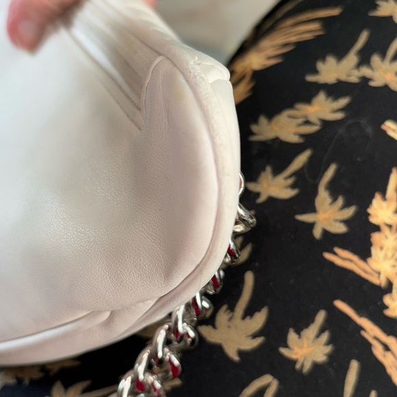 Michael Kors Shoulder bag crescent shaped quilted front leather white
Silv - Picture 10 of 13